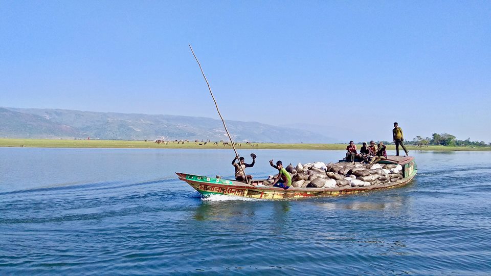 কয়লাবাহী নৌকা