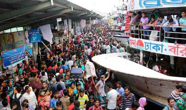 ঢাকা ছাড়চে মানুষ