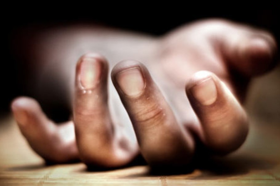 মৃত্যু ট্রেনের ছাদে চড়ে