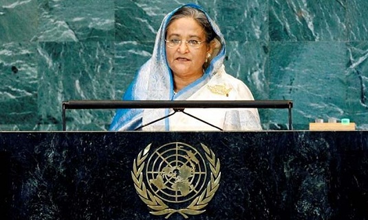 যুক্তরাষ্ট্র থেকে জরুরি ফাইলে স্বাক্ষর করছেন প্রধানমন্ত্রী