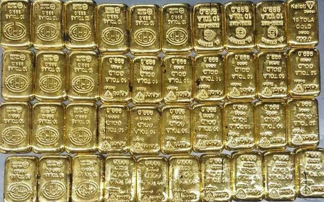 ৪০টি সোনার বার উদ্ধার বিমানের সিটের নিচ থেকে