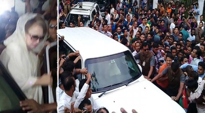 ত্রাণ দিতে চট্টগ্রাম থেকে কক্সবাজারের পথে খালেদা জিয়া