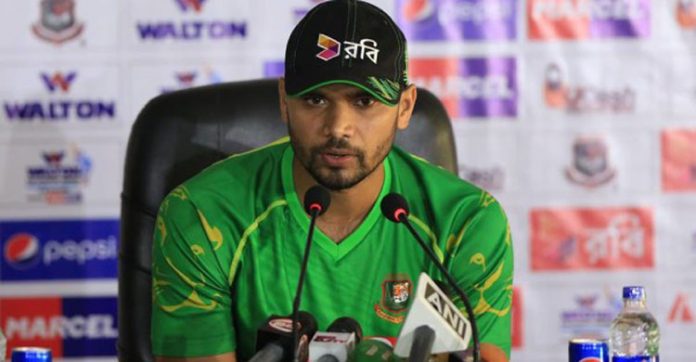 বোলারদের ব্যর্থতার দায় দিলেন মাশরাফি