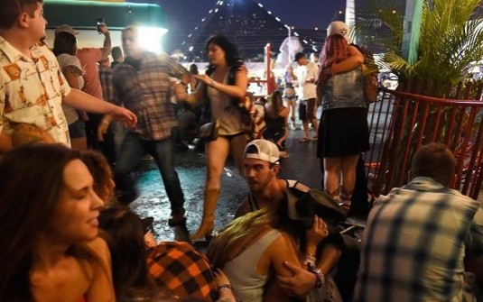 লাস ভেগাসে গুলিতে নিহতের সংখ্যা বেড়ে ৫৯