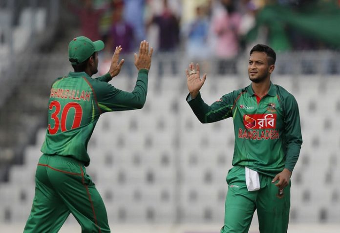 ১৮তম ওভারে সাকিবের জোড়া আঘাত