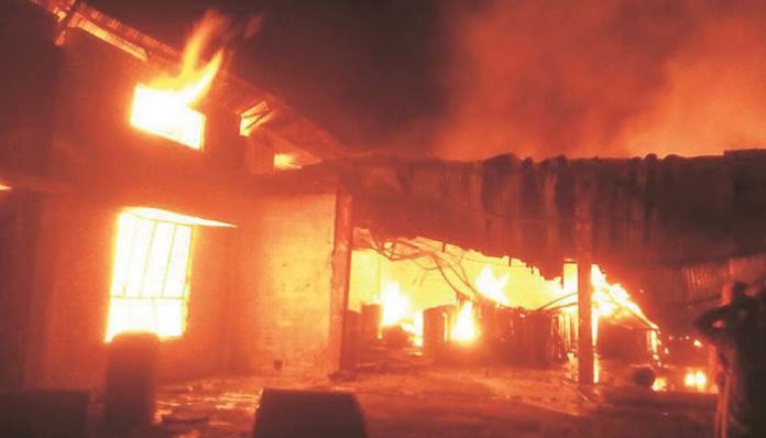 গাজীপুরে সিরামিক কারখানায় আগুন, ১০ লাখ টাকার ক্ষতি