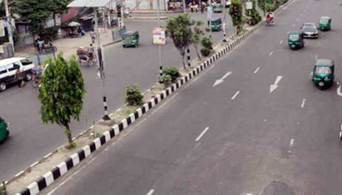 ছাত্র-শ্রমিক সংঘর্ষে দিনাজপুরে যান চলাচল বন্ধ