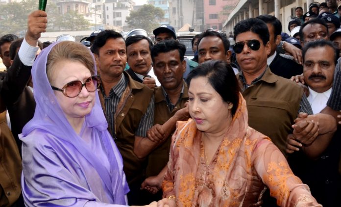 আদালতে খালেদা জিয়ার পক্ষে চতুর্থ দিনের যুক্তিতর্ক চলছে