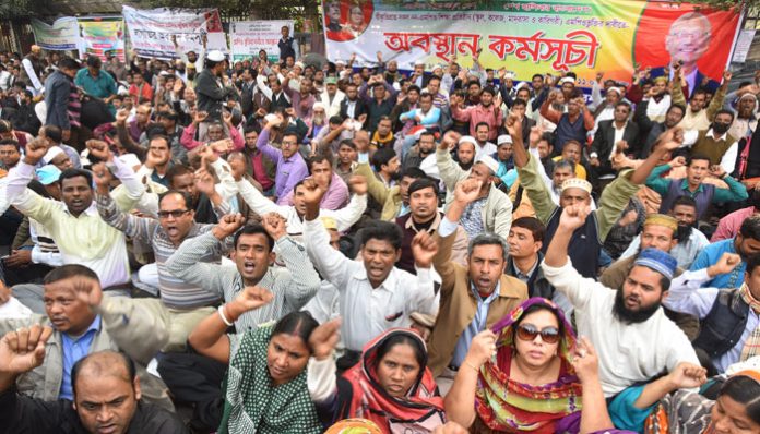 দাবি আদায় করতে আমরণ অনশনের ঘোষণা