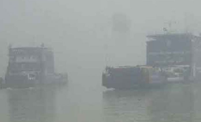 পাটুরিয়া-দৌলতদিয়া নৌ-রুটে ফেরি চলাচল বন্ধ