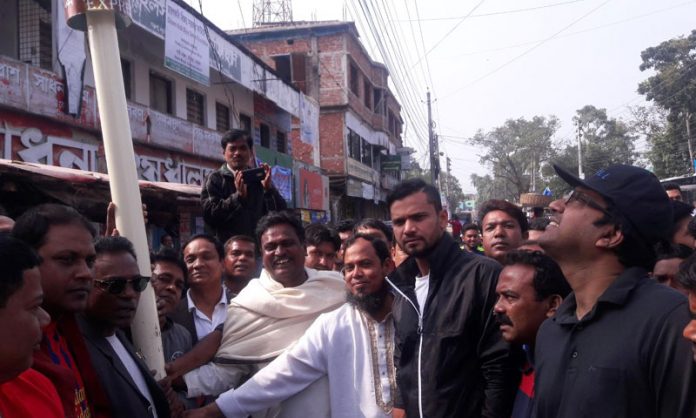 ব্যস্ত সময় পার করছেন নড়াইল এক্সপ্রেস
