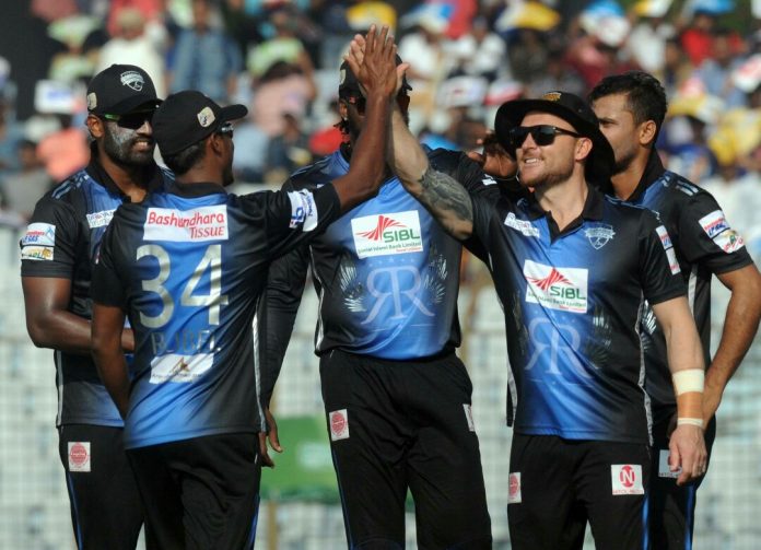 ৫ আসরে চতুর্থ শিরোপা উঁচিয়ে ধরলেন অধিনায়ক মাশরাফি