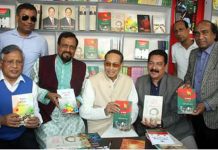 একুশে গ্রন্থমেলায় নতুন কাব্যগ্রন্থ এনেছেন জাতীয় পার্টির চেয়ারম্যান হুসেইন মুহম্মদ এরশাদ হুসেইন মুহম্মদ এরশাদ