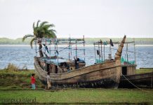 মনপুরা দ্বীপ এই নৌকায় আমাদের বসবাস ছিল