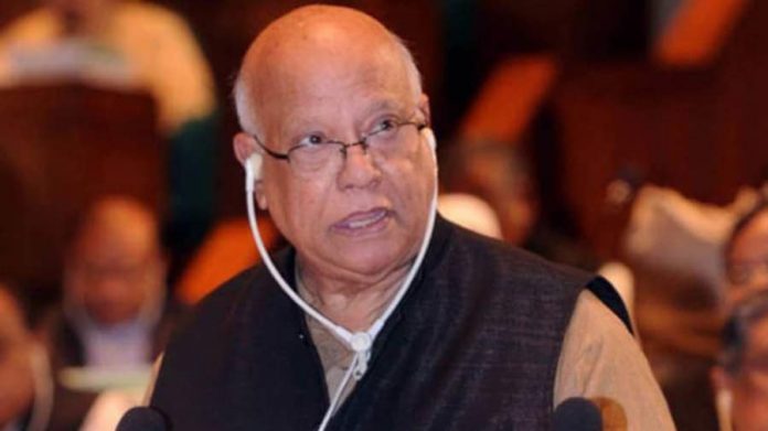 অর্থমন্ত্রী জাপার সদস্য বা মন্ত্রী ছিলেন না