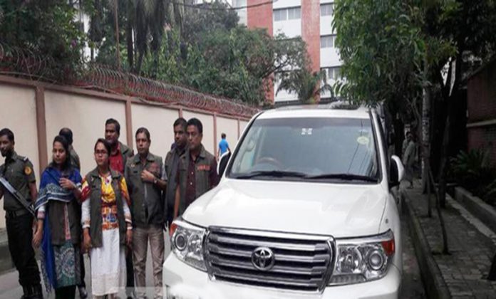 গুলশানে ৫ কোটি টাকা মূল্যের গাড়ি ফেলে পলায়ন