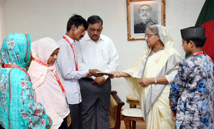 নিহত ২ শিক্ষার্থীর পরিবারকে ২০ লাখ টাকা করে অনুদান