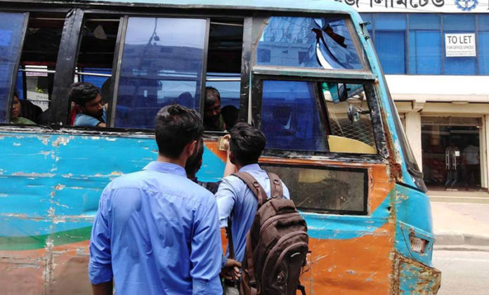 লাইসেন্সবিহীন চালকদের ধরার নির্দেশ প্রধানমন্ত্রীর