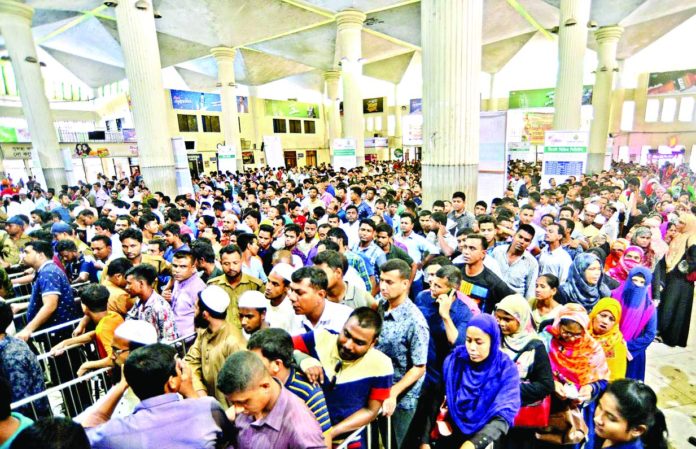 সার্ভার সমস্যার কারণে কমলাপুরে টিকিট বিক্রি বন্ধ