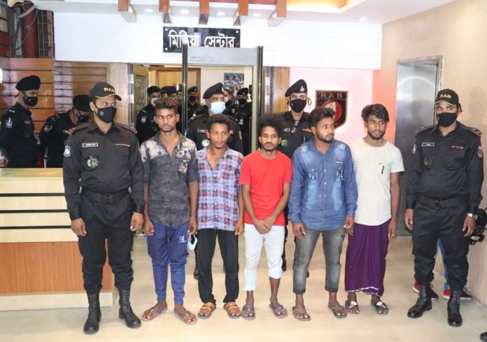 কক্সবাজার থেকে ঢাকায় ইয়াবা পাচারে পাঁচজনকে গ্রেপ্তার করেছে র‍্যাব
