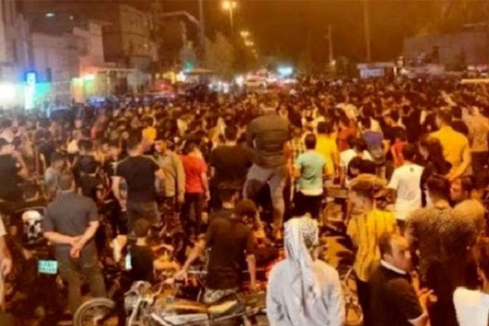 ইরানে পানির দাবিতে বিক্ষোভ, গুলিতে নিহত ৩