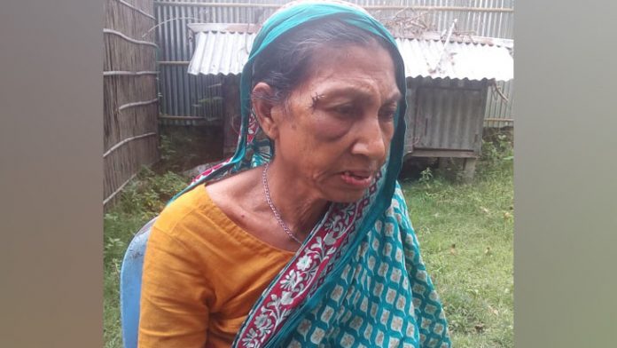 ছেলের ভয়ে বাড়ি ফিরতে পারছেন না বৃদ্ধ মা