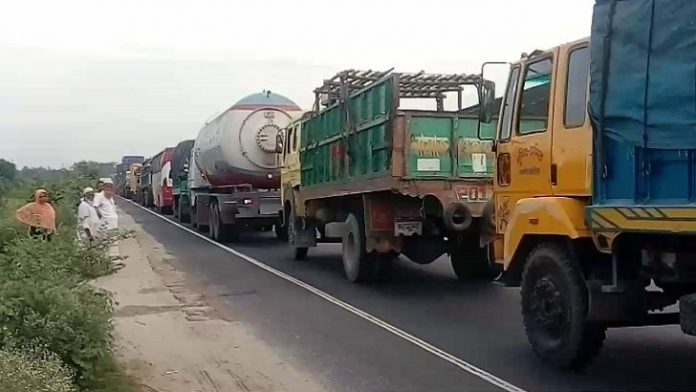 তীব্র যানজট আর ভোগান্তিতে ঘরমুখো মানুষ