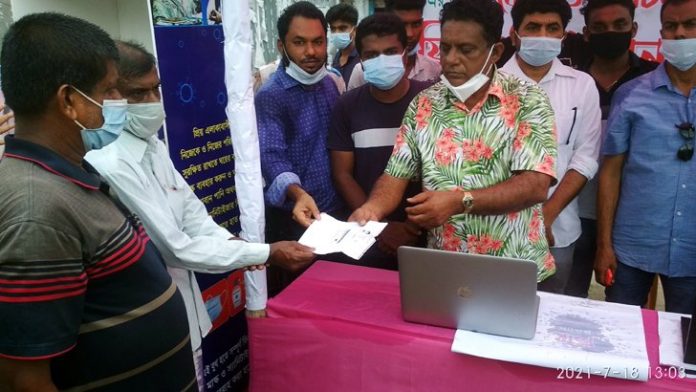 নড়াইলবাসীর টিকা-রেজিস্ট্রেশনকে আরো সহজ করতে দারুণ উদ্যোগ মাশরাফির