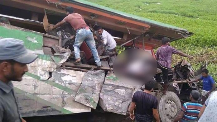 রংপুরে দুই বাসের সংঘর্ষে নিহত ৬ জন