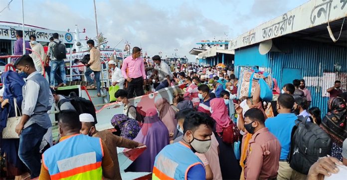 লকডাউন শিথিলের প্রথম দিনেই শিমুলিয়ায় ঘরমুখো মানুষের ঢল