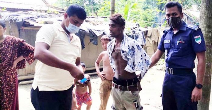 ছেলেকে পুলিশে ফোন দিয়ে ধরিয়ে দিলেন মা নিজেই!