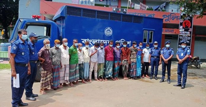 জুয়ার আসর থেকে ১০ জুয়াড়ি গ্রেফতার