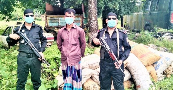 টাঙ্গাইলে দেড় হাজার কেজি রাবারসহ চোরাকারবারি আটক