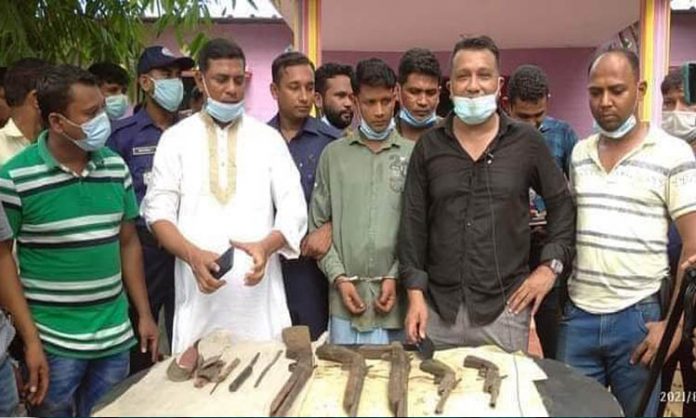 পান ক্রেতা সেজে পুলিশের অভিযানে অস্ত্র তৈরির কারিগর আটক