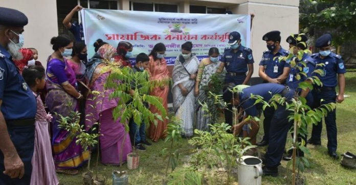 ফরিদপুর জেলা পুলিশের সামাজিক বনায়ন কর্মসূচি