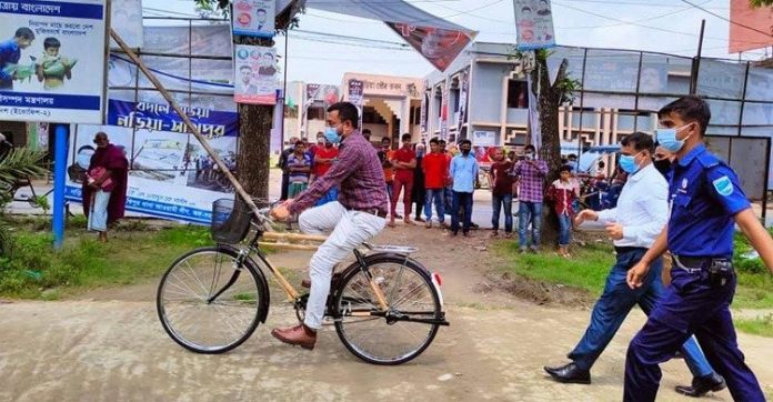 সাইকেল চালালেন ডিসি সাইকেল চালালেন ডিসি