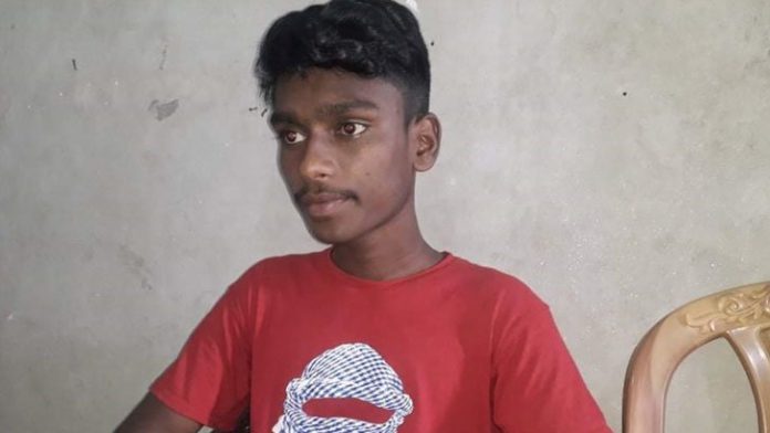 স্কুলছাত্রী ধর্ষণের আসামীকে পুলিশে দিলেন চেয়ারম্যান