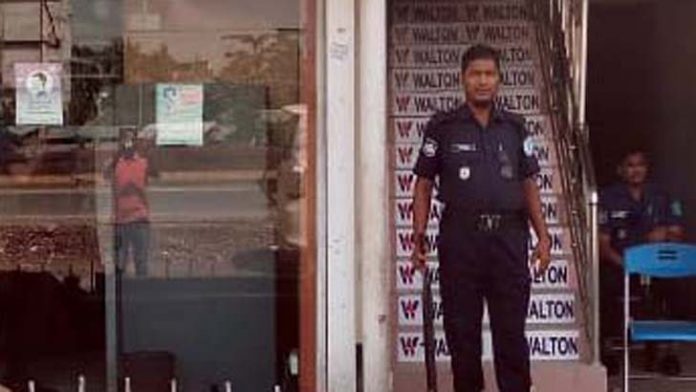 ঘুমন্ত গার্ডকে বটি দিয়ে কুপিয়ে ব্যাংকের বুথ খোলার চেষ্টা