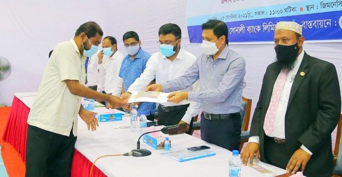 জেলা প্রশাসন এর অর্থ সহায়তা পেল ৫৫০জন