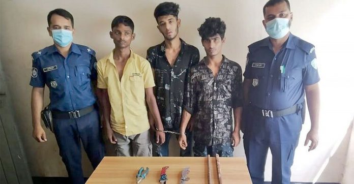 ডাকাতির প্রস্তুতিকালে ৩ যুবক আটক