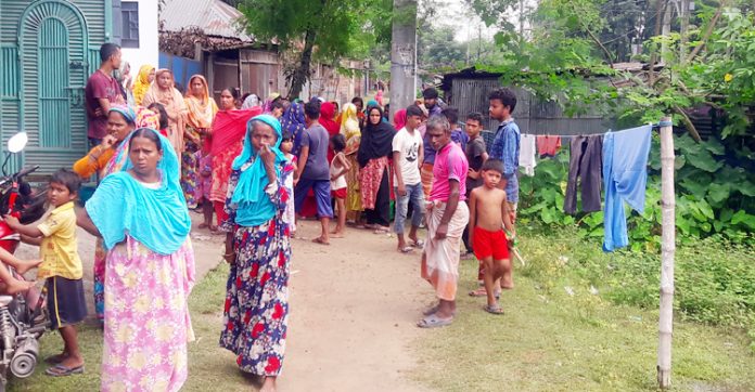 দিনাজপুরে বাড়ির পাশের গর্তে পড়ে শিশুর মৃত্যু