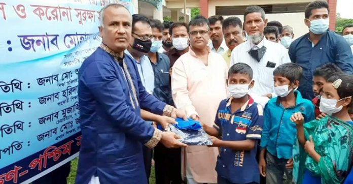 দুইশতাধিক শিক্ষার্থীকে স্কুলড্রেস বিতরণ