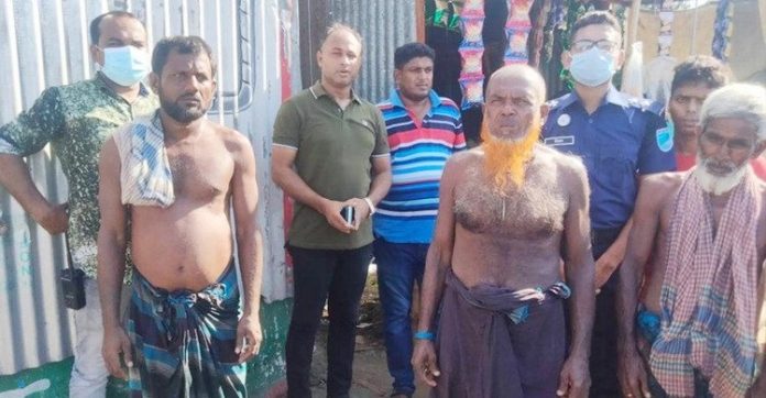 নৌকাডুবিতে পদ্মায় ভেসে যাওয়া ৩ কৃষককে উদ্ধার করলো পুলিশ