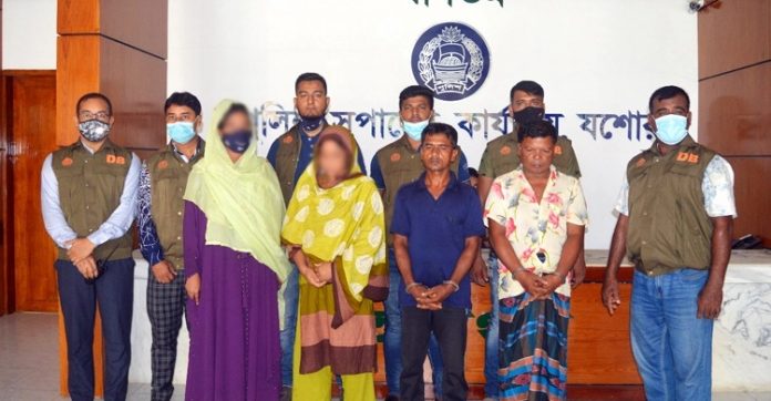 প্রবাসীর স্ত্রীর সাথে পরকীয়ার জেরে এক যুবক খুন