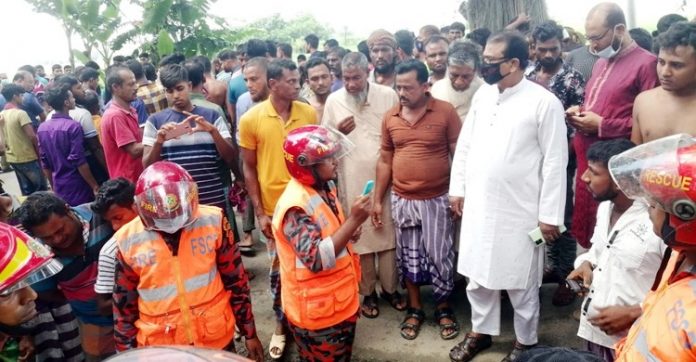 বাস-চাপায় নিহত ২ ভ্যানযাত্রী