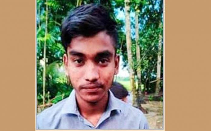 বাড়িতে ডেকে নিয়ে তরুণকে কুপিয়ে জখম